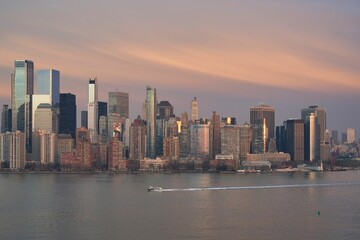 Naklejka premium New York in the light of the setting sun.