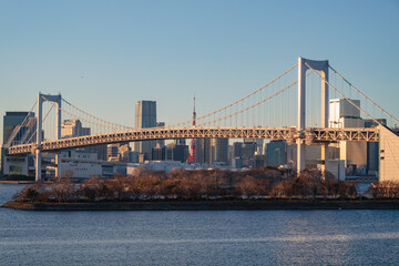 Fototapeta premium Landscape view of Tokyo skyline and rainbow bridge at sunset to night. Tokyo, Japan.