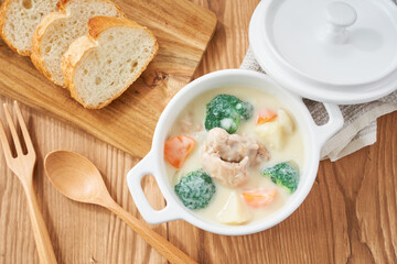 クリームシチュー - 温かい家庭料理のイメージ