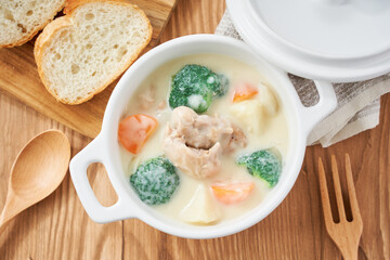 クリームシチュー - 温かい家庭料理のイメージ