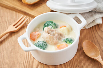 クリームシチュー - 温かい家庭料理のイメージ