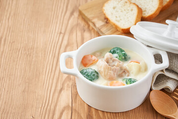 クリームシチュー - 温かい家庭料理のイメージ