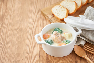 クリームシチュー - 温かい家庭料理のイメージ