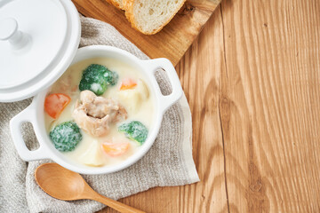 クリームシチュー - 温かい家庭料理のイメージ