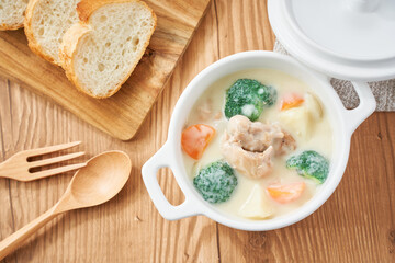 クリームシチュー - 温かい家庭料理のイメージ