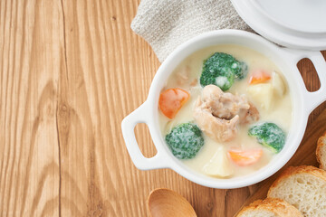 クリームシチュー - 温かい家庭料理のイメージ