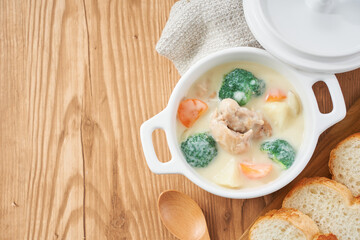 クリームシチュー - 温かい家庭料理のイメージ