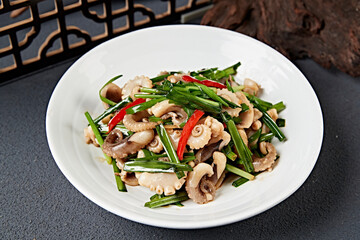 Stir-fried Octopus with Bell Pepper and Chives