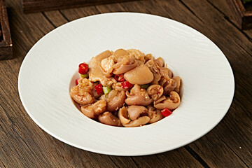 Stir-fried pork elbow skin with spicy rice pepper