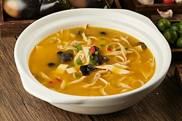 Delicious and nutritious beef tripe in sour soup