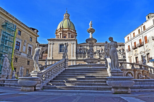 Palermo, la Fontana Pretoria e la chiesa di Santa Caterina di Alessandria - Sicilia