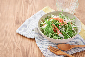 カニカマサラダ - ヘルシーで爽やかな和風サラダ