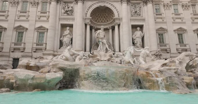 Fountain di Trevi editorial video. Rome turist destination. Italia architecture video clip.