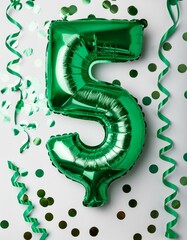 Obraz premium Green balloon number 5 for fifth birthday or anniversary party. White background with confetti