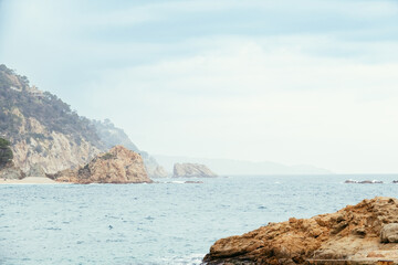 Naklejka premium Beach with a rock on the horizon