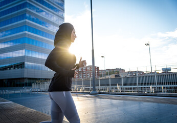 Muslim urban runner training in the city center