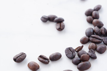 焙煎したばかりで香りのよいコーヒー豆
