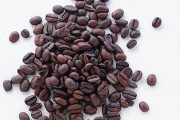 焙煎したばかりで香りのよいコーヒー豆
