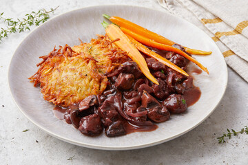 Kartoffelpuffer mit Geschnetzeltem vegan
