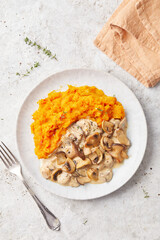 Kürbispüree mit Pilzsauce