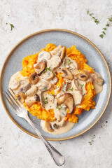 Kürbis an Pilzsauce