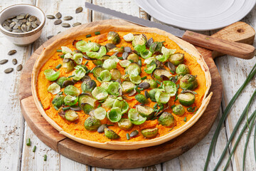 Kürbis-Quiche mit Rosenkohl
