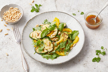 Zucchini-Paprika-Salat
