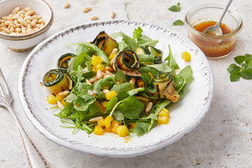 Zucchini-Paprika-Salat