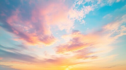 Obraz premium Pastel Sky: A Serene Sunset Panorama