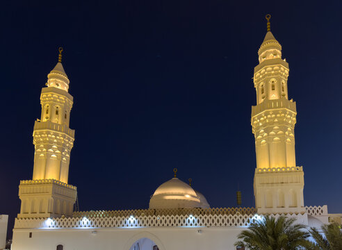 Qiblatain Mosque at Night &ndash; A Historic Islamic Landmark in Madinah