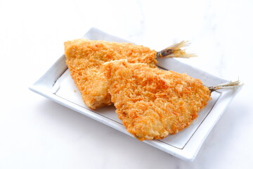 揚げたてでサクサクの食感、おいしいアジフライ
