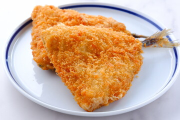 揚げたてでサクサクの食感、おいしいアジフライ
