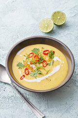 Linsen-Ananas-Suppe