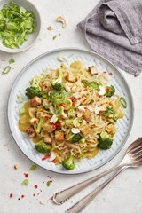 Konjak-Nudeln an Currysauce