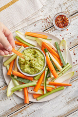 Guacamole Avocado-Dip mit Gemüse