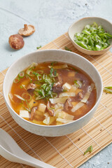 Miso-Suppe mit Tofu