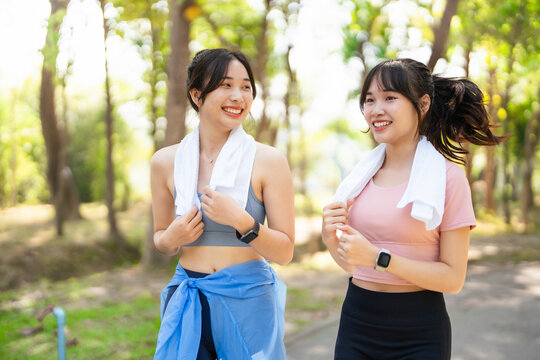 Exercise concept. young women are running inside the park. Beautiful Asian girls like to exercise in the park.