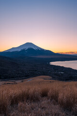 Obraz premium 夕暮れの富士山