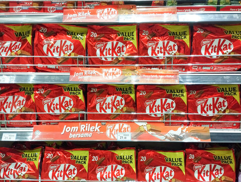 KULIM, MALAYSIA - CIRCA FEBRUARY 2025 : KitKat displayed at a supermarket, featuring bold branding and snackable wafer chocolate appeal, offering a satisfying break for shoppers.