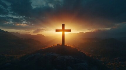 Ein einzelnes Kreuz vor dramatischem Sonnenaufgang. Der Himmel leuchtet in intensiven Farben.