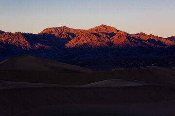 Naklejka premium The last sunlight on mountains in Death Valley, California.