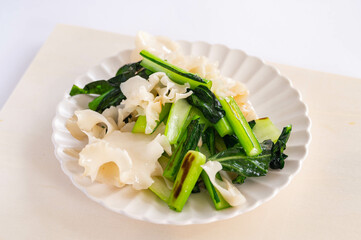 花びら茸と小松菜のソテー