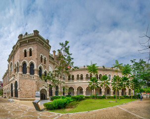 Fototapeta premium Historic landmarks of Merdeka Square in Kuala Lumpur, Malaysia on a sunny day