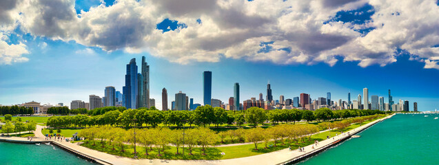 Breathtaking aerial perspective of Chicago skyline with shimmering lakefront © jovannig