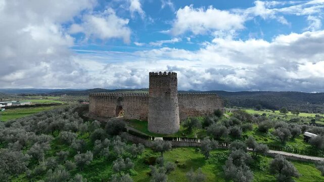 Castillo de Alan&iacute;s en la provincia de Sevilla, Espa&ntilde;a