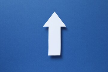Fototapeta premium Paper arrow on color background, top view