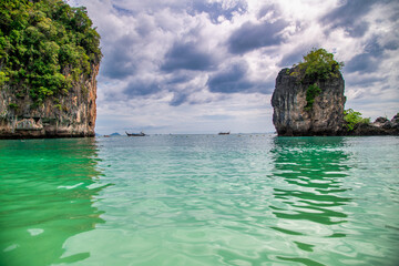 Fototapeta premium Pristine Ko Lao Bile Beach in Thailand with crystal-clear waters and untouched nature