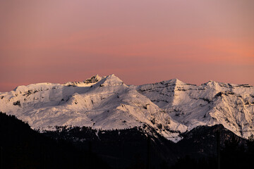 Sonnenaufgang in den Schweizer Alpen