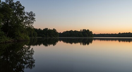 Obraz premium Tranquil lake reflecting the serene twilight sky surrounded by lush green trees and gentle hills