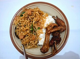 spaghetti with fried chicken plus white rice